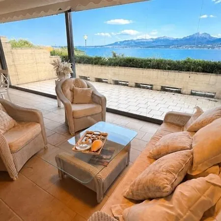 Nyaraló With Sea Views By Clabao *