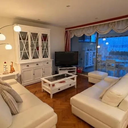 Nyaraló With Sea Views By Clabao *