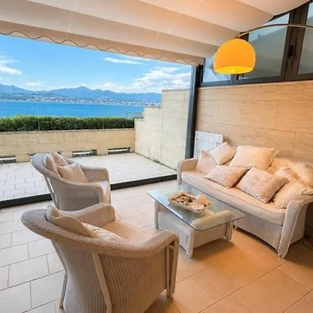 Nyaraló With Sea Views By Clabao